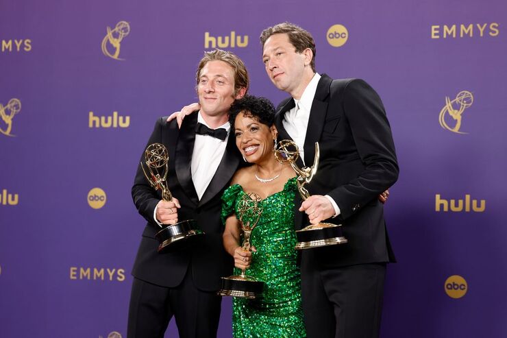 Jeremy Allen White celebra su segundo Emmy por 'The Bear' en gala llena de sorpresas