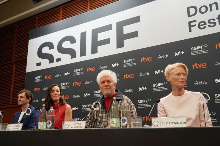 Pedro Almodóvar recibe Premio Donostia y enfatiza la empatía en su emotivo discurso