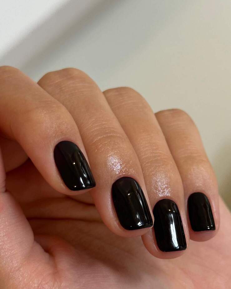 Uñas negras: la tendencia otoñal para una manicura elegante y sofisticada