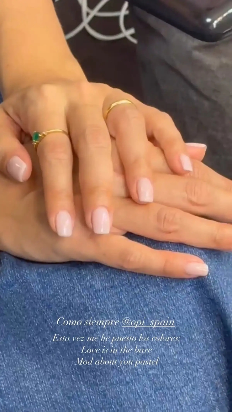 Tamara Falcó marca tendencia con su elegante manicura corta en tonos naturales este otoño invierno