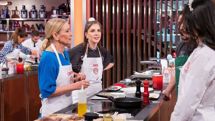 Cristina Cifuentes comparte su experiencia sobre el autismo de su hijo en 'MasterChef Celebrity 9'