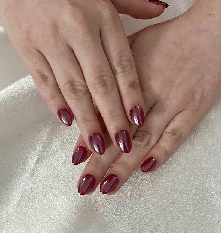 "Tendencias de Otoño: 10 diseños de uñas burgundy para lucir en invierno"