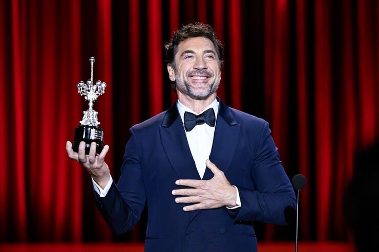 Javier Bardem homenajea a su madre y Penélope Cruz al recibir el Premio Donostia en San Sebastián