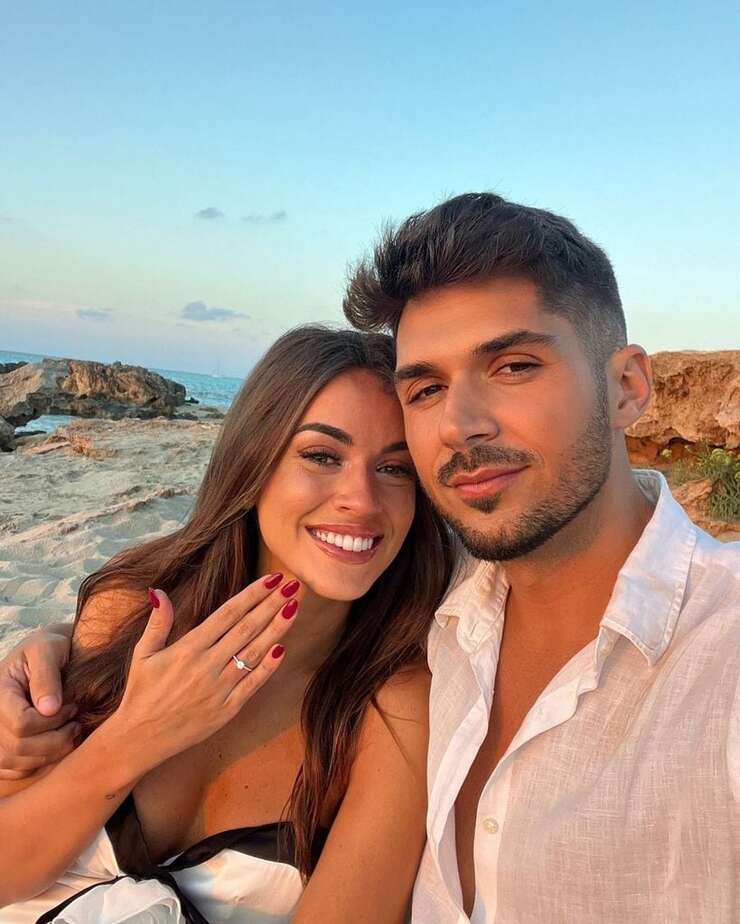 Rocío Camacho se compromete con Guillermo Aylon en un mágico atardecer en Formentera