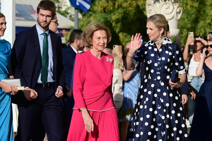 Cristina y Elena deslumbran con elegancia en la boda de Teodora de Grecia en Atenas