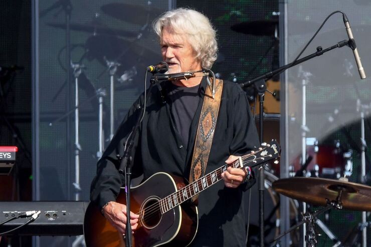 Fallece Kris Kristofferson, ícono del country y estrella de 'Ha nacido una estrella' a los 88 años