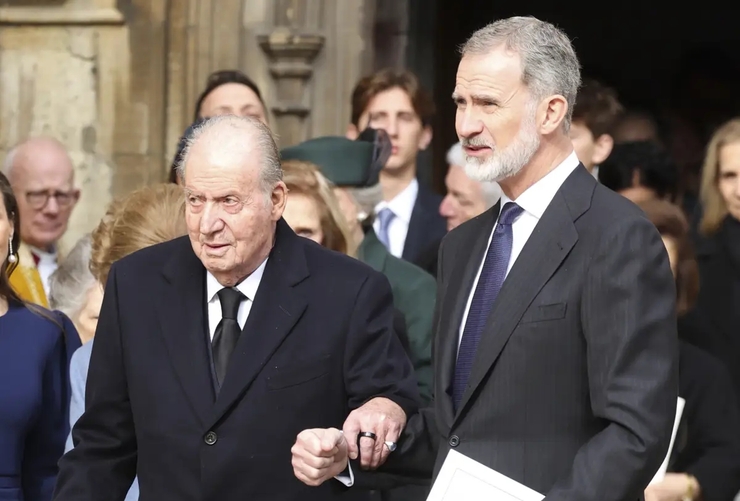 Juan Carlos enfatiza el futuro de la princesa Leonor en su encuentro en la Escuela Naval de Marín