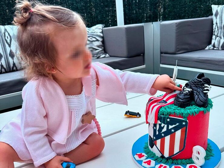 Celebración familiar del octavo cumpleaños de Mauro, hijo de Andrea Prat, llena de alegría