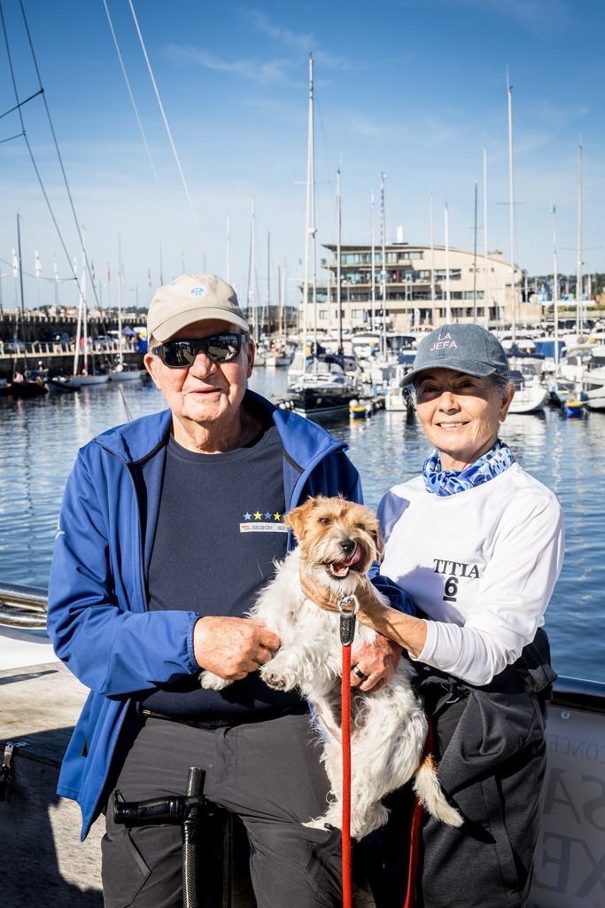 El Rey Juan Carlos llega a Sanxenxo para competir en la regata que lleva su nombre