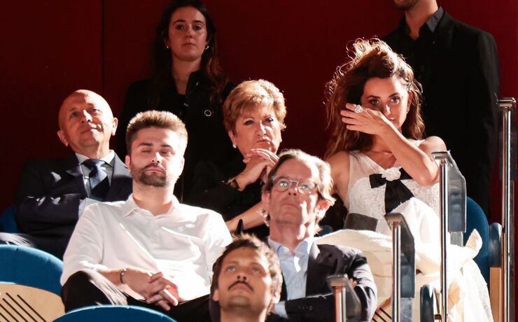 Javier Bardem homenajea a su madre y Penélope Cruz al recibir el Premio Donostia en San Sebastián