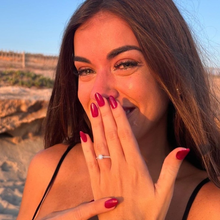 Rocío Camacho se compromete con Guillermo Aylon en un mágico atardecer en Formentera