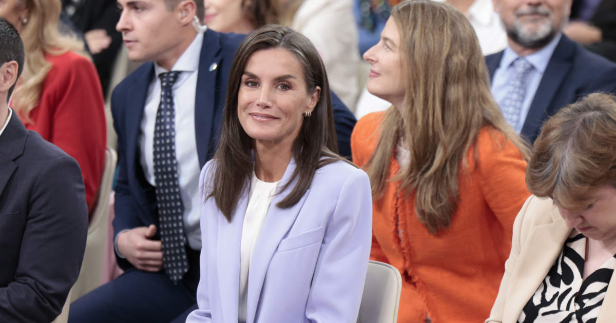 La reina Letizia revive su carrera periodística en la presentación de 'Radio Nacional para Todos'