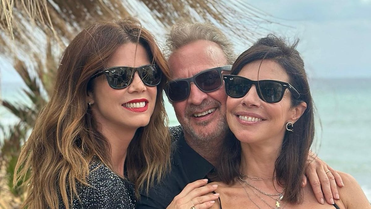 Maribel Verdú y Pedro Larrañaga festejan 25 años de matrimonio en Marbella con amigos