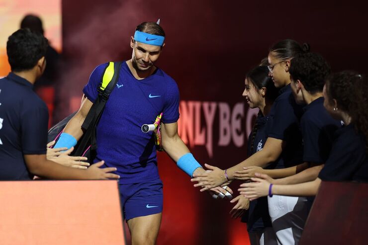 Rafa Nadal regresa en un duelo millonario rodeado de su familia tras anunciar su retirada del tenis