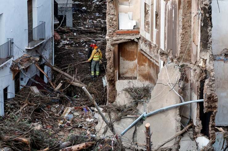 Paiporta y Letur en crisis tras la devastadora DANA que ha causado más de 100 muertes en España