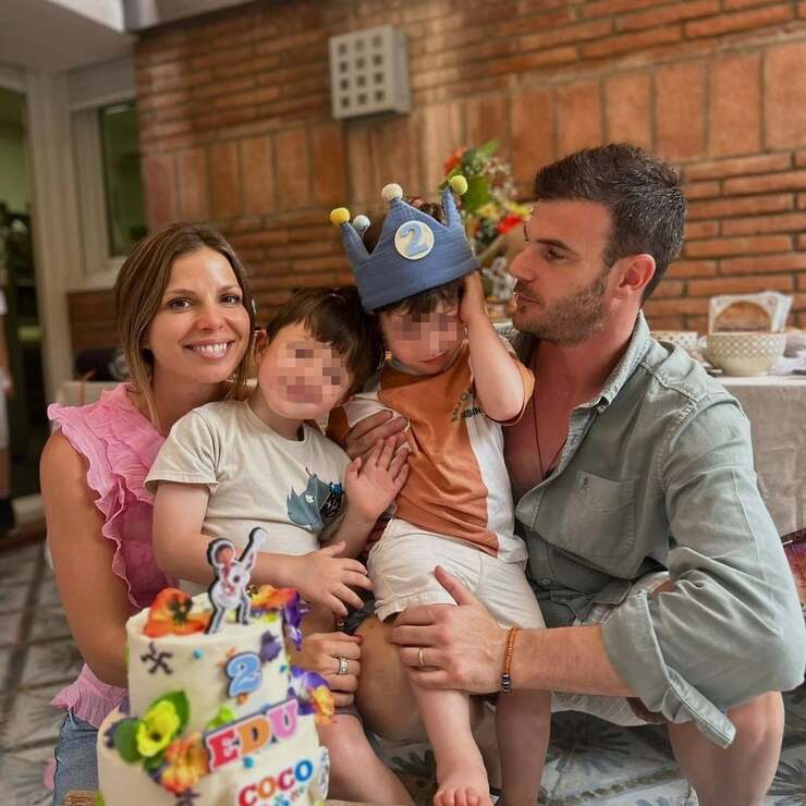 Núria Tomás espera su tercer hijo y celebra con una cena en familia tras su reciente matrimonio