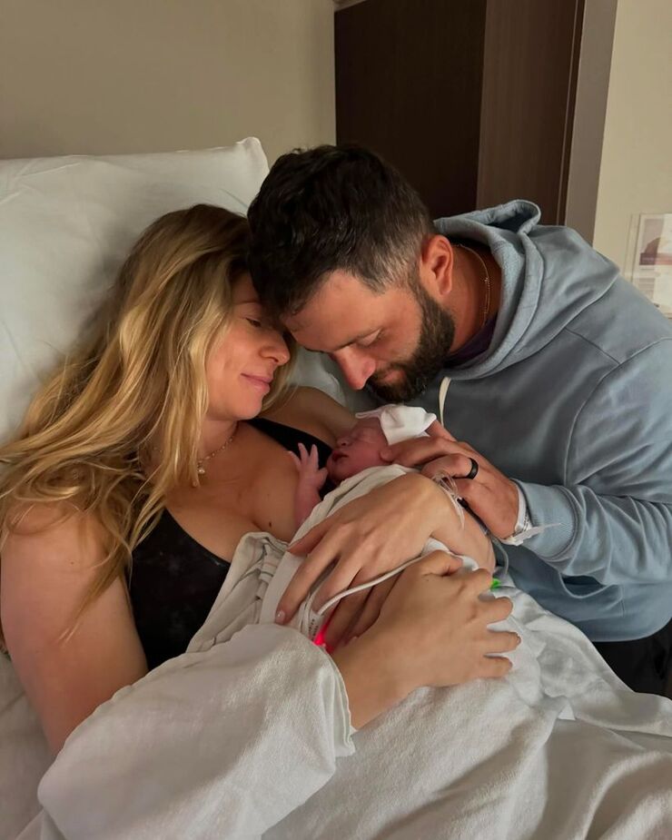 Jon Rahm celebra el nacimiento de su tercera hija Alaia y su impacto en la vida familiar y profesional