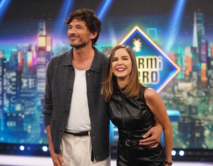 Andrés Velencoso y Natalia Sánchez revelan recuerdos amorosos en el estreno de "Regreso a las Sabinas"