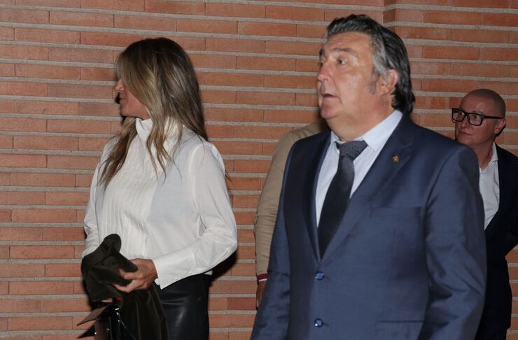 Natalia Álvarez muestra apoyo a Rafi Camino en el funeral de su exsuegro en Madrid