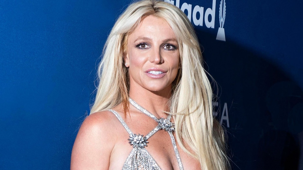 Incidente preocupante de Britney Spears: quemaduras en cejas y pestañas por explosión de chimenea