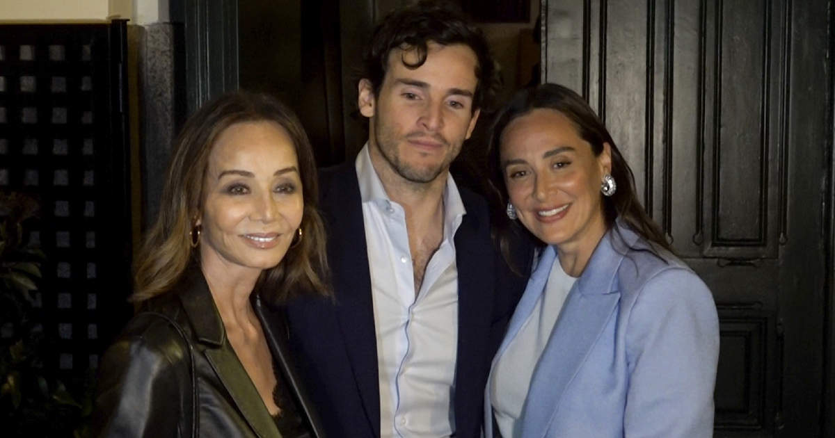 Íñigo Onieva se ausenta del photocall familiar mientras Isabel Preysler brilla en gala de Madrid