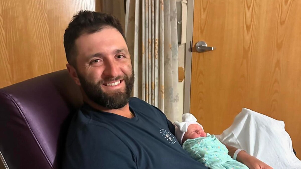 Jon Rahm celebra el nacimiento de su tercera hija Alaia y su impacto en la vida familiar y profesional