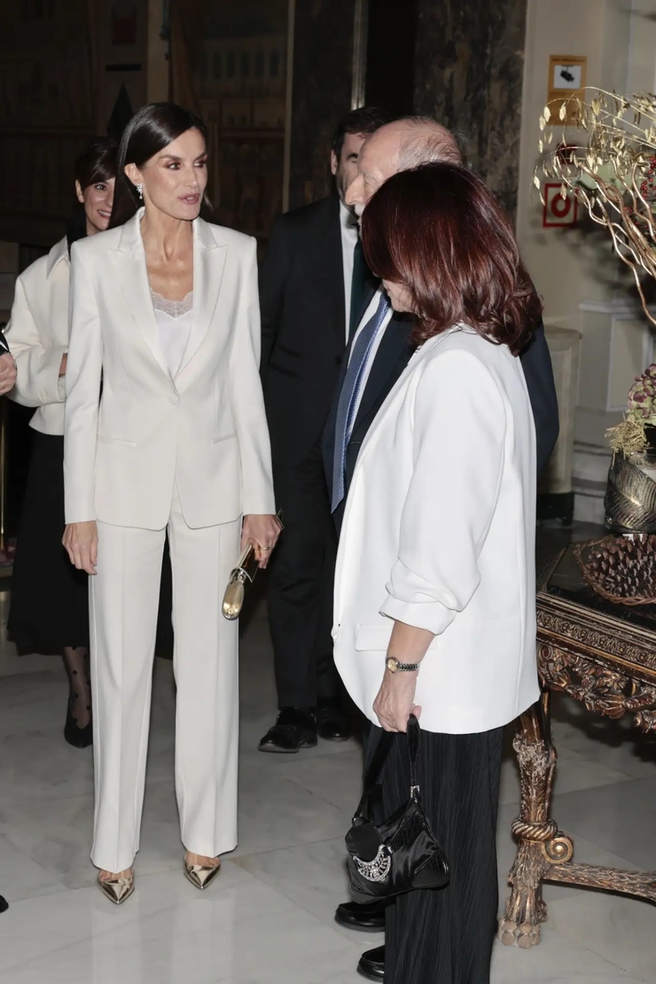 La reina Letizia deslumbra con looks icónicos en el Premio de Periodismo Francisco Cerecedo 2023