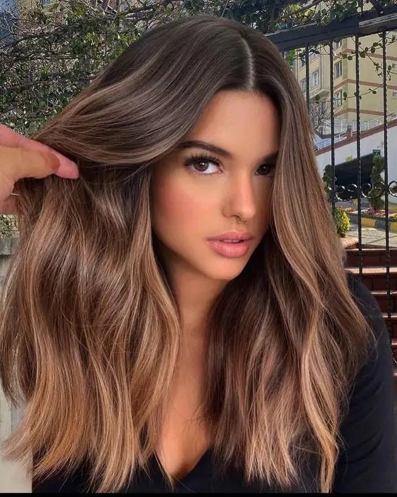 Mechas balayage: la solución ideal para disimular canas y rejuvenecer el cabello