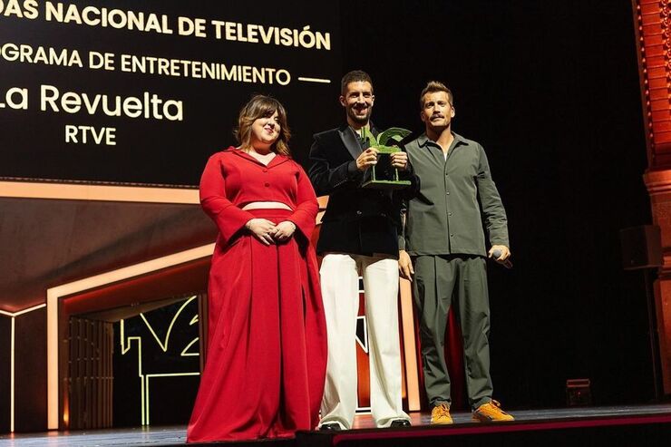 LalaChus revela anécdotas sorprendentes de la gala de los Premios Ondas 2024 en 'La Revuelta'