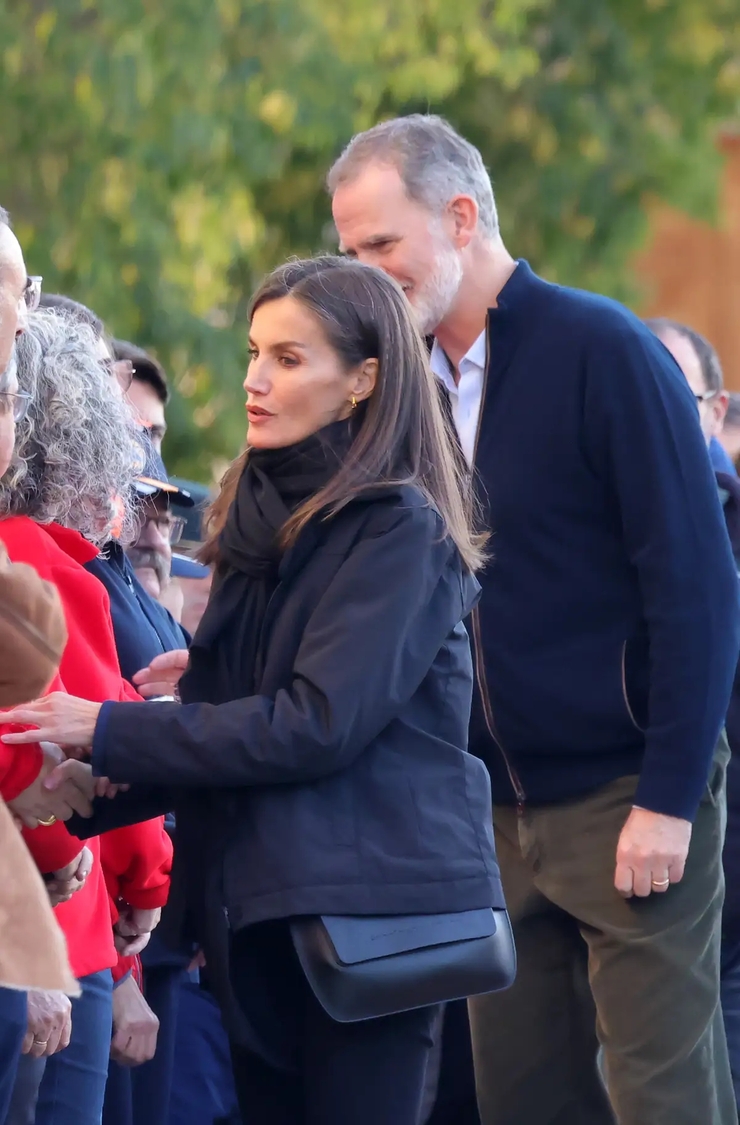 La visita de los reyes Felipe y Letizia a Valencia genera aplausos y redefine la percepción de la monarquía