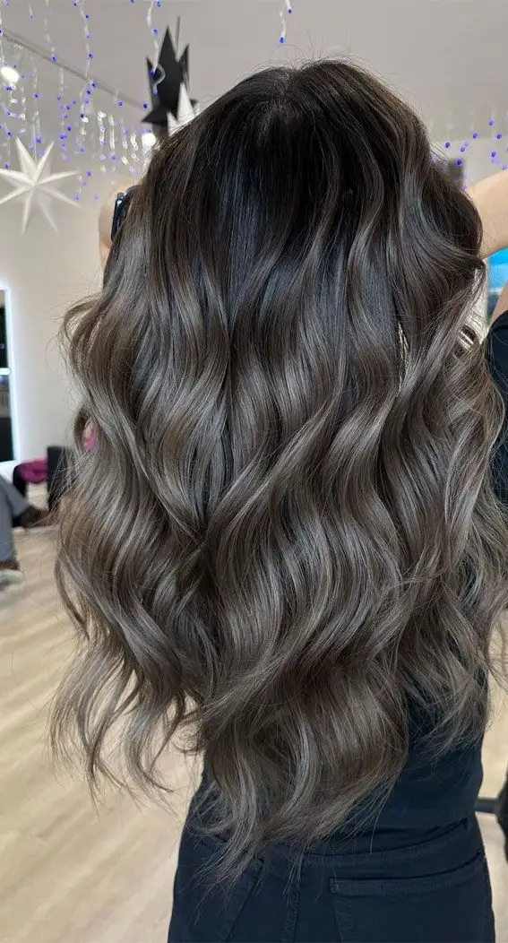 Mechas balayage: la solución ideal para disimular canas y rejuvenecer el cabello