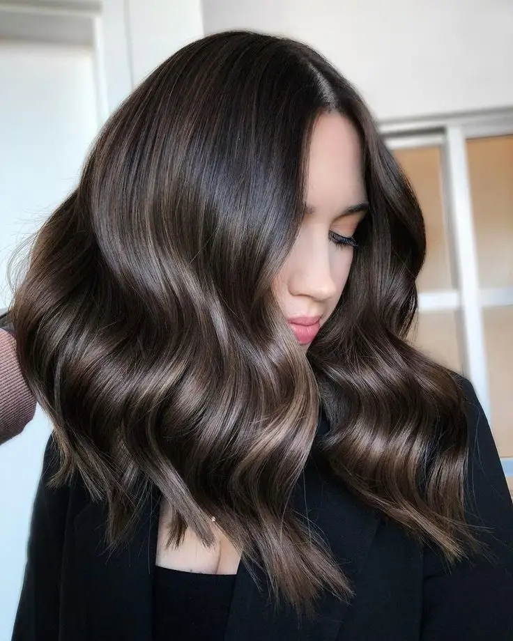 Mechas balayage: la solución ideal para disimular canas y rejuvenecer el cabello