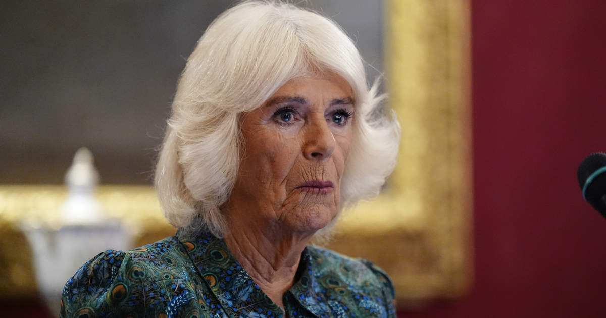 Tristeza en Buckingham: la reina Camilla pierde a su perrita rescatada, Beth, en un año difícil